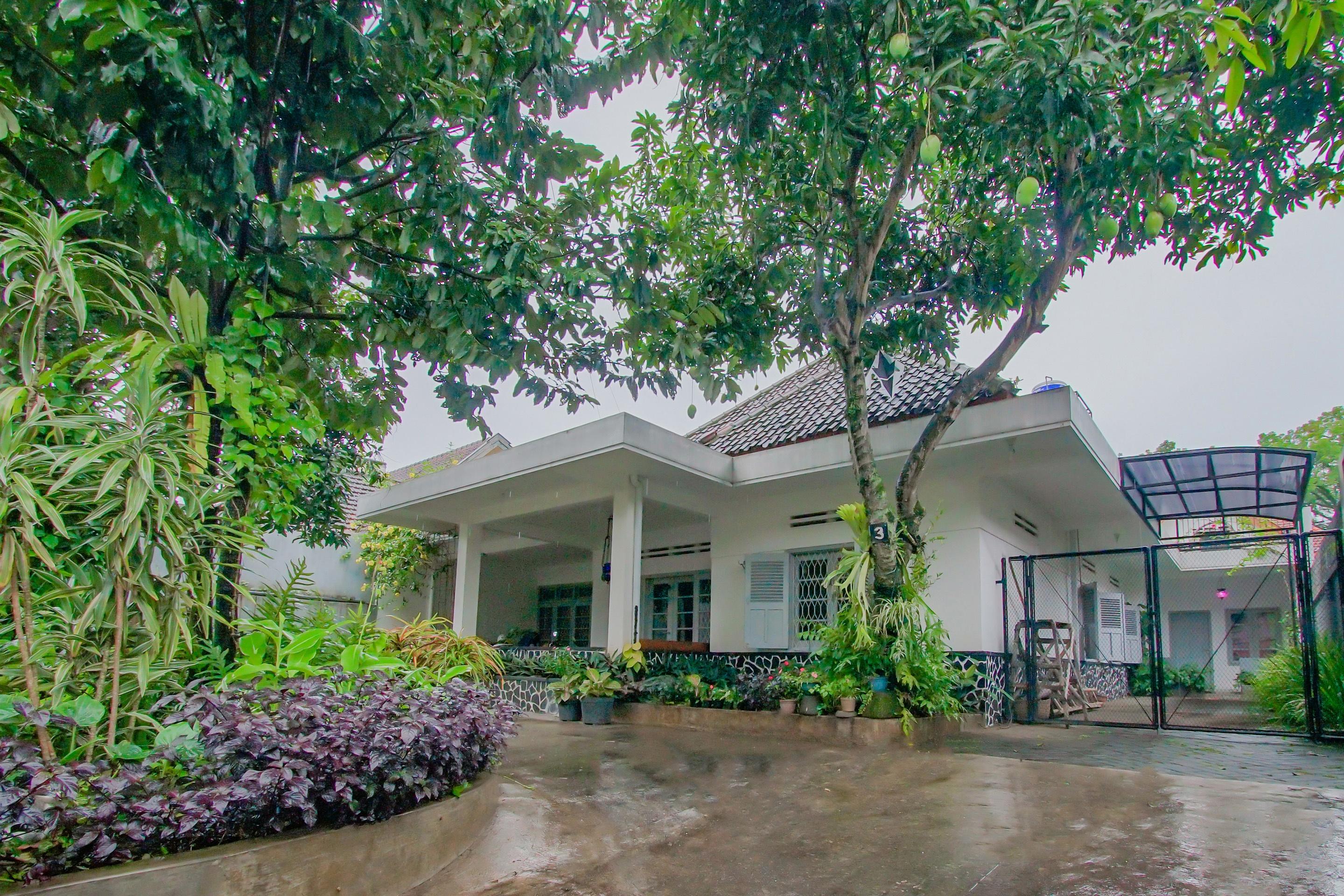 Oyo 3371 Omah Saras Family Hotell Malang Eksteriør bilde